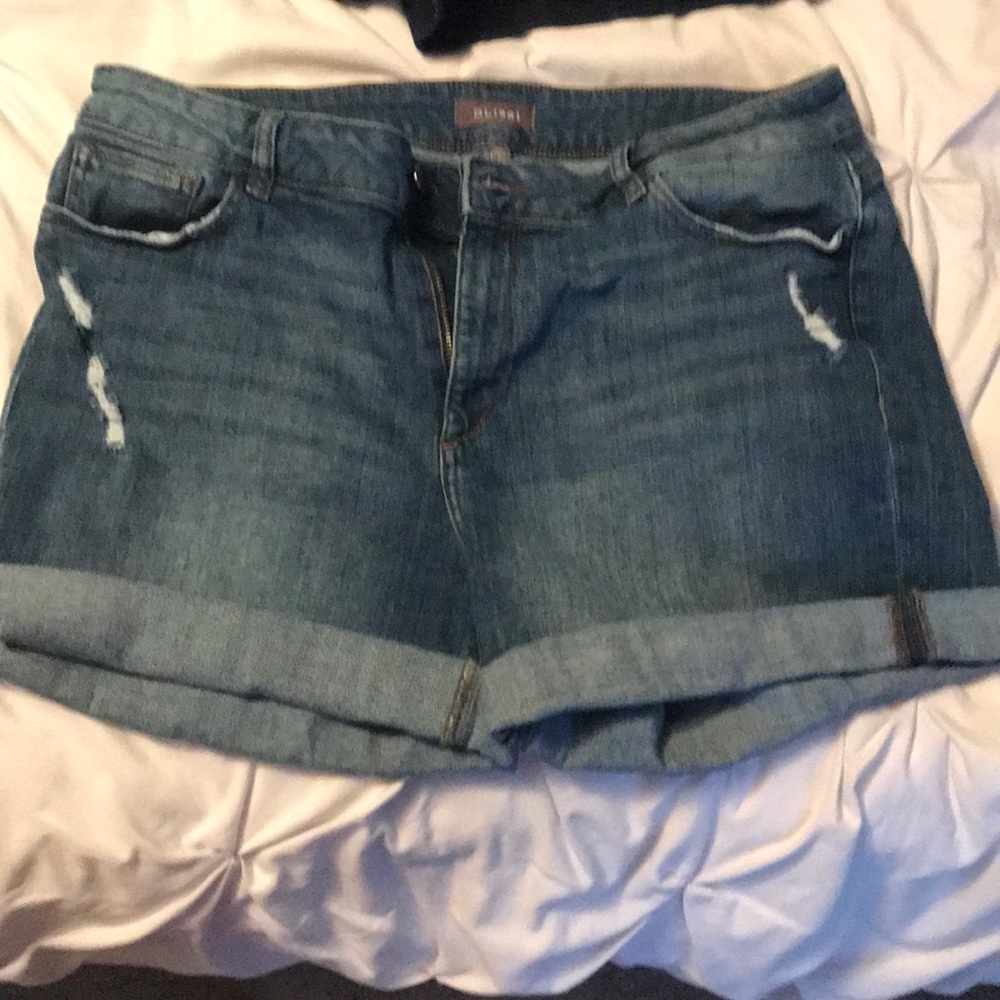 DL1961 Boyfriend Karlie jean shorts size 31